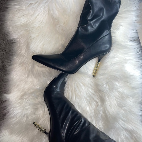 Faux leather ankle bootie - Picture 4 of 4